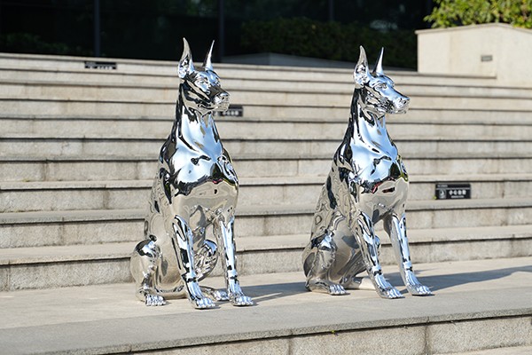 Life-Sized Doberman Resin Sculptures with Mirrored Finish – Modern Art Decor